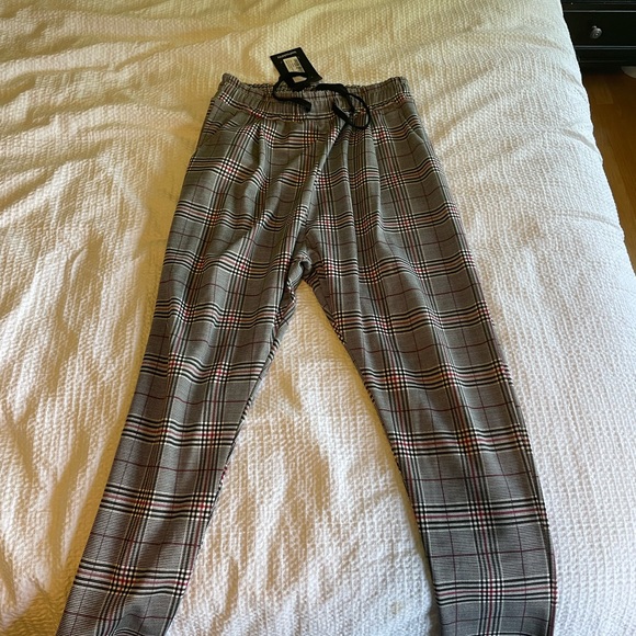Boohoo Man smart checkered tapered Joggers - Picture 2 of 4